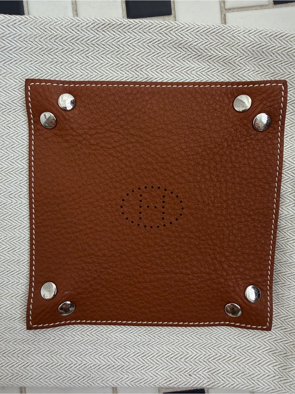 Hermes Evelyne Leather Tray Valet - Picture 4 of 5